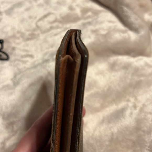 LOUIS VUITTON MONOGRAM CHECKBOOK WALLET - Picture 5 of 13